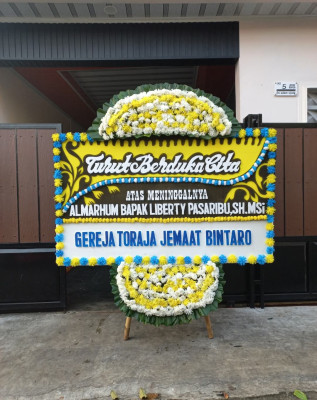 Papan Bunga Duka di Wangurer Timur
