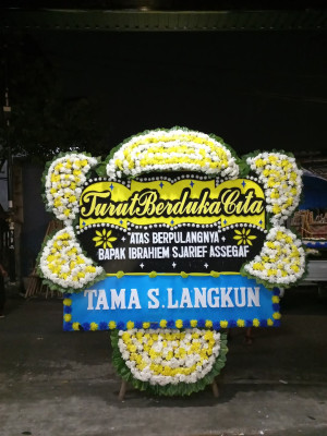 Papan Bunga Duka di Wangurer Timur